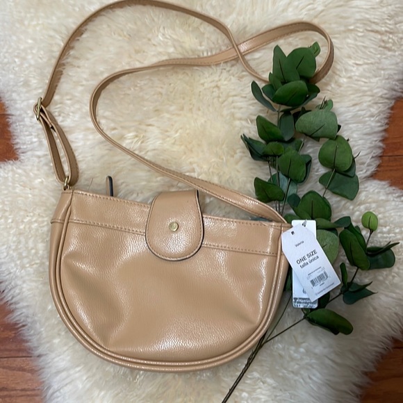 NWT Tan Crossbody Bag with Adjustable Straps/ Gold Hardware - Picture 1 of 9